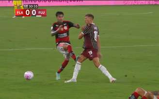 Pulgar acerta Castillo durante Flamengo x Fluminense pelo Campeonato Brasileiro –