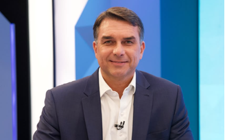Flávio Bolsonaro durante sabatina na Globo