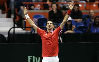 <p>Djokovic fez dois pontos na vitória da Sérvia por 3 a 1</p>