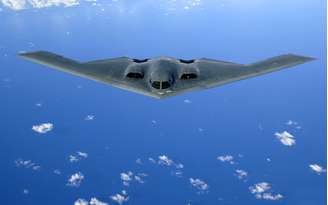 <p>avião bombardeiro americano B-2 "Stealth bomber"</p>