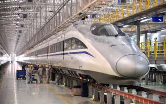 <p>China investiu cerca de US$ 500 bilhões na sua malha ferroviária de alta velocidade e agora exporta trens</p>