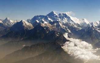 Monte Everest em foto aérea, em Katmandu. 24/04/2010