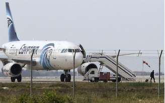 Avião foi estacionado em um local especial no aeroporto de Larnaca, no Chipre.