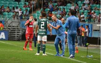 Sob as ordens de Felipão, Turra fez sua estreia no comando do Palmeiras diante do Bahia (Foto: Romildo de Jesus)