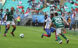 Felipe Melo fez o seu primeiro gol na temporada, contra o Bahia, na Fonte Nova (Foto: Tiago Caldas/Fotoarena)