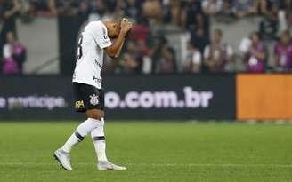 A apenas três pontos do Z4, Corinthians visita o Cruzeiro nesta quarta (Foto: Marco Galvão/Fotoarena)