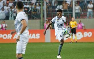 Emprestado pelo Corinthians, Moisés tem permanência desejada pelo Botafogo (FELIPE CORREIA/PHOTO PREMIUM)