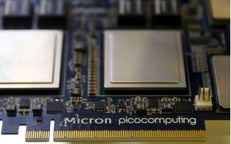 Chip da Micron em unidade da empresa em Frankfurt, Alemanha
14/07/015 REUTERS/Kai Pfaffenbach