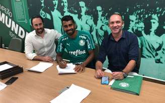 Thiago Santos ficaria sem contrato em dezembro e ampliou o vínculo, que agora vai até o final de 2022 (Divulgação)