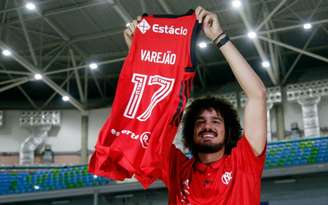 Varejão foi campeão do NBB 11 e tem contrato com o Flamengo até setembro (Foto: Divulgação / Flamengo)