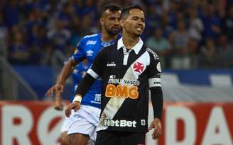 Pikachu lamenta pênalti desperdiçado na derrota do Vasco para o Cruzeiro (Foto: Picasa/Fernando Michel)