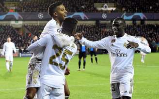 Rodrygo e Vinicius foram os destaques da partida (Foto: JOHN THYS / AFP)