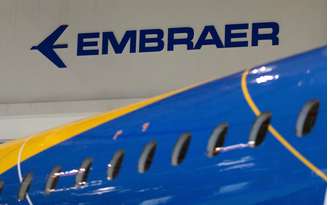 Logo da Embraer na sede da empresa em São José dos Campos
28/02/2018 REUTERS/Roosevelt Cassio/File Photo