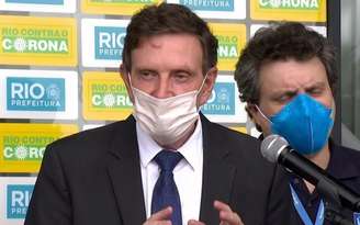 Durante a coletiva, Marcelo Crivella falou sobre a chance de flexibilização na capital (Foto: Reprodução)