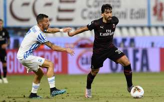 Com gol contra deVicari, Milan consegue um empate com o SPAL e perde a chance de encostar no Napoli(Foto: AFP)