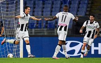 Kevin Lasagna foi o grande destaque da vitória da Udinese sobre a Roma por 2 a 0, no estádio Olímpico (Foto: Andreas SOLARO / AFP)