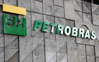 Logo da Petrobras na sede da companhia no Rio de Janeiro. REUTERS/Sergio Moraes/File Photo/File Photo