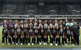 Time feminino do Botafogo no Estádio Nilton Santos (Foto: Vítor Silva/Botafogo)