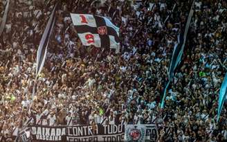 Torcedores do Vasco vêm apoiando a equipe a distância (Foto: Maga Jr/Ofotografico)