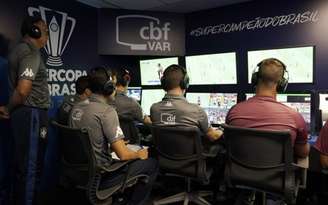 Cabine do VAR em jogo do futebol brasileiro (Foto:Joilson Marcone/CBFTV)