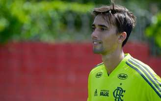 Formado no Flamengo, César deixou o clube após 12 anos e defenderá o Santa Clara (Foto: Alexandre Vidal/CRF)