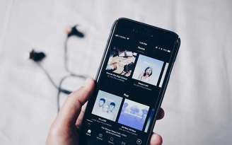 O Spotify planeja reajustar preço do serviço nos Estados Unidos (Imagem: Fath/Unsplash)