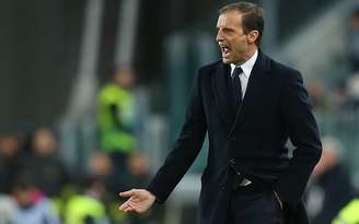 Massimiliano Allegri, sugeriu que os jogadores ignorem os insultos racistas