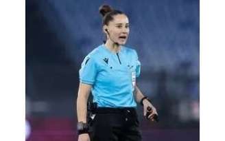 Luliana Demetrescu, árbitra durante jogo da Champions Feminina