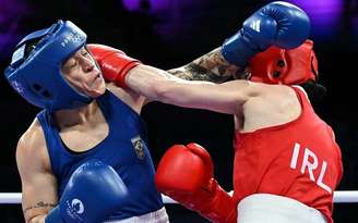 Bia Ferreira enfrentou irlandesa Kellie Harrington na semifinal em Paris