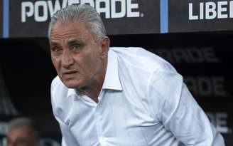 Tite, técnico do Flamengo, durante partida contra o Bolívar, no Maracanã, pela Libertadores 2024.