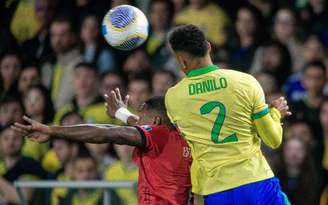 Danilo em ação pelo Brasil nas Eliminatórias