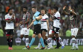 Paulo Cesar Zanovelli teve arbitragem polêmica no jogo entre Fluminense e São Paulo