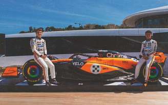 Oscar Piastri e Lando Norris em lançamento especial da pintura em Mônaco