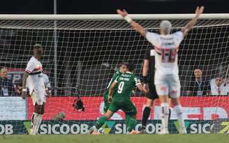 Palmeiras virou partida contra o São Paulo após polêmicas de arbitragem.