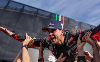 Marco Bezzecchi fecha a temporada em alta