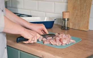 Existe um corte do frango que muita gente nem nota no açougue e que pode surpreender por ser nutritivo e acessível. /