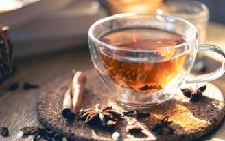 Antioxidantes, proteção celular e possíveis benefícios para a longevidade fazem dessa bebida um verdadeiro aliado do bem-estar. /