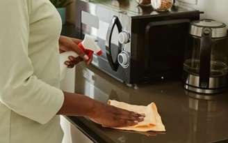 Esse comportamento muitas vezes nasce na infância, como uma forma de lidar com situações que geraram ansiedade. /