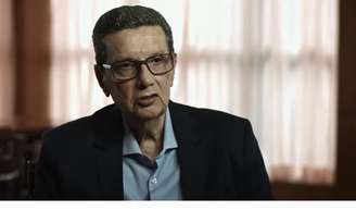 Carlos Chiarelli atuou, durante o governo Collor, os cargos de ministro da Educação (1990 – 1991) e ministro Extraordinário para Assuntos de Integração Latino-Americana (1991 -1992).