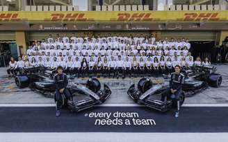 Equipe Mercedes em Abu Dhabi: no geral, um bom ano.