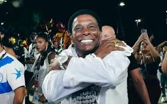 Neguinho da Beija-Flor foi ovacionado no sambódromo 