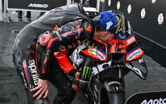 Após cair na corrida sprint de sábado, Marco Bezzecchi deu a volta por cima neste domingo e venceu com autoridade o Grande Prêmio da Tailândia de MotoGP, liderando sem ser ameaçado.