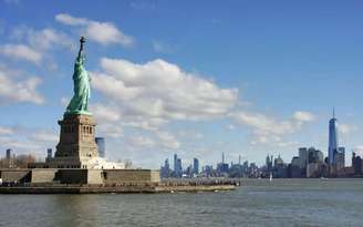 Entenda qual é o melhor chip para os Estados Unidos: comparativo entre eSIM, chip físico e roaming.