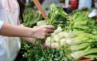 O vegetal mais nutritivo do mundo é simples, barato e vive passando despercebido na feira. /