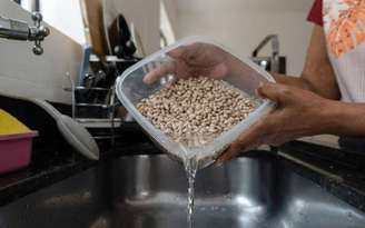 Se você esqueceu de colocar o feijão de molho, tudo bem — ainda dá para salvar a receita. /