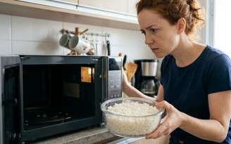 Arroz requentado faz mal? / SaúdeLab
