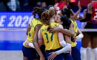 Seleção brasileira feminina de vôlei se mantém invicta na VNL