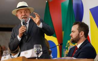 O presidente Lula e o ministro da Fazenda, Dario Durigan, durante evento em Brasília