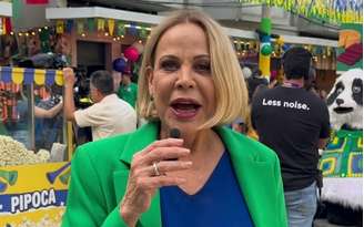 Claudete Troiano caprichou no figurino com as cores da bandeira brasileira para participar do 'Caldeirão'