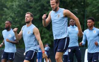 Harry Kane (D), foi o grande destaque da estreia inglesa na Copa, marcando dois gols –
